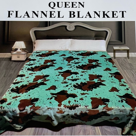 New Queen size flannel blanket,throw,soft and cozy,Cow print,Turquoise - Picture 2 of 4